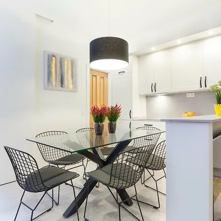 Friendly Patio Apartment *