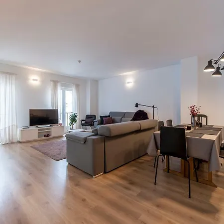 Hellenhost - Gran Via Apartment