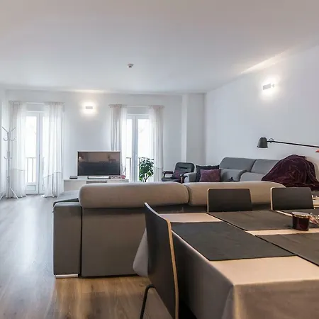Hellenhost - Gran Via Apartment *