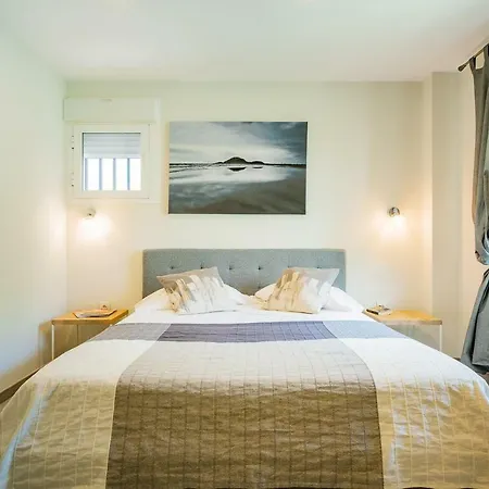 Apartment Exclusive Quietness In The Heart Of With Public Parking, Breakfast, 2 Bathrooms