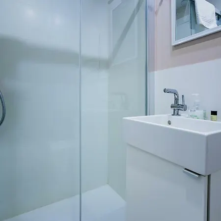Exclusive Quietness In The Heart Of With Public Parking, Breakfast, 2 Bathrooms Apartment