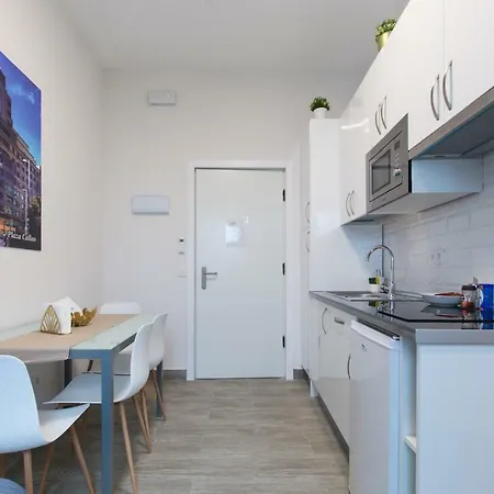 Apartment Plaza Callao, House *