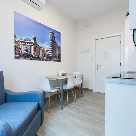 Apartment Plaza Callao, House *