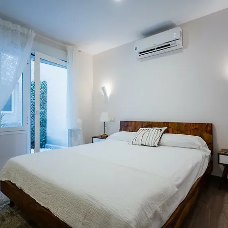 Exclusive Quietness In The Heart Of With Public Parking, Breakfast, 2 Bathrooms Apartment *