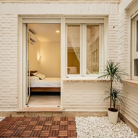 Апартаменты Exclusive Quietness In The Heart Of With Public Parking, Breakfast, 2 Bathrooms *