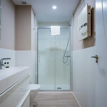 Exclusive Quietness In The Heart Of With Public Parking, Breakfast, 2 Bathrooms Apartment *
