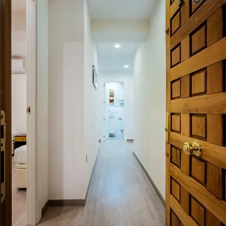 Exclusive Quietness In The Heart Of With Public Parking, Breakfast, 2 Bathrooms Apartment *