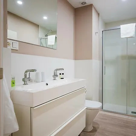 Exclusive Quietness In The Heart Of With Public Parking, Breakfast, 2 Bathrooms *