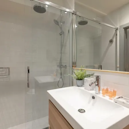 Sophisticated Brand New Flat Madrid