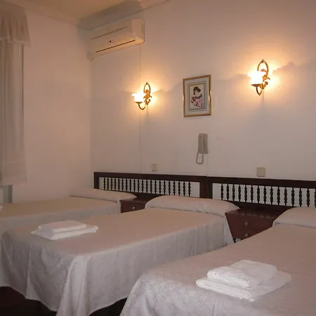 Esmeralda Πανσιόν 2*