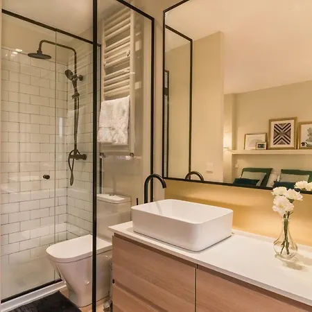 Comfort & Style In Madrid!!! 3bd 2bth+terrace Apartment