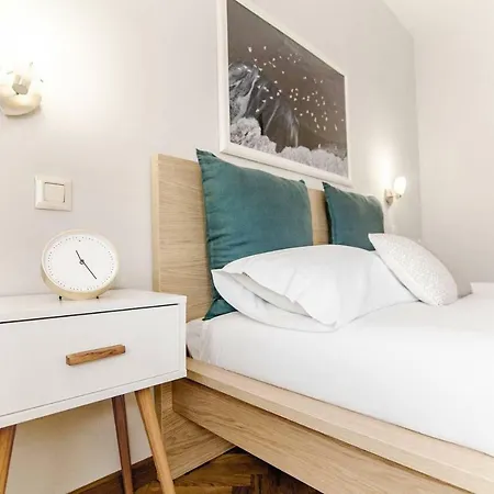 Bright Flat Parking/wanda Metropolitano/ Airport Apartment