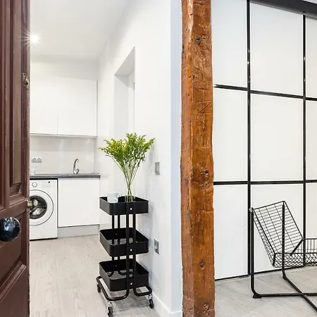Bnbholder Black & Yellow Design Sol Apartment