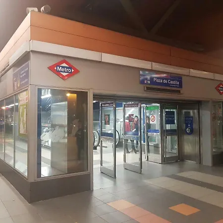 Bonito Apto Cinco Torres Plaza Castilla 马德里