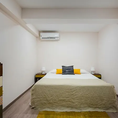 Exclusive Quietness In The Heart Of With Public Parking, Breakfast, 2 Bathrooms *