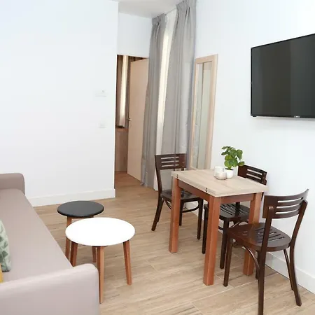 New Point Opera Aparthotel 3*