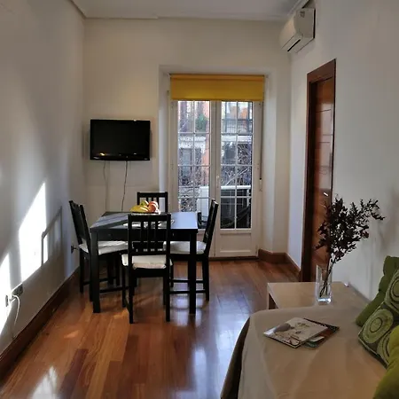 New Point Aparthotel 3*