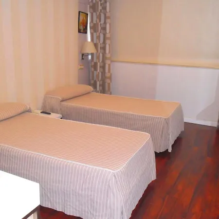 Escuela Hotel 2*