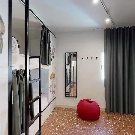 2060 The Newton Ostello Madrid