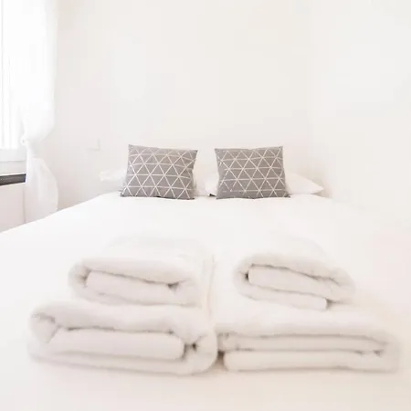 Malasaaa Dreaming Wifi - A/c Apartment