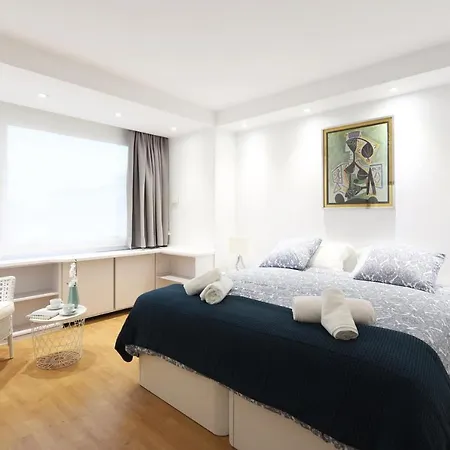 Apartment Urbantec Realty - Plaza De Colon *