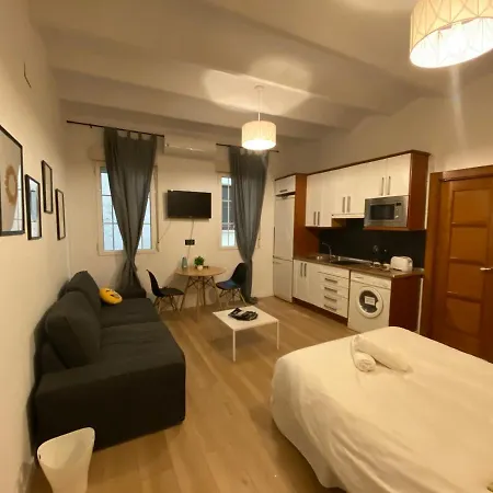 Santa Ana's Charming Flat *
