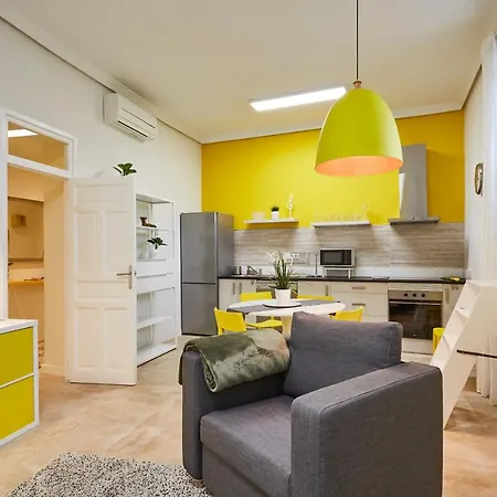 Leeways In Oriente Apartment