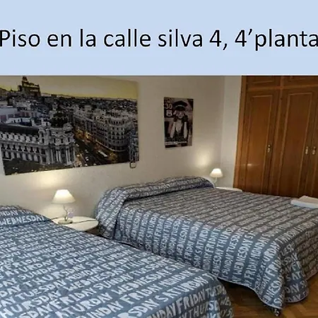 Y Estudio En La Calle Silva *