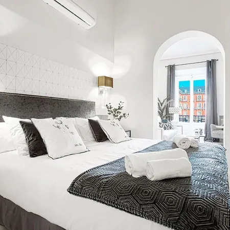 Genteel Plaza Mayor Apartment *