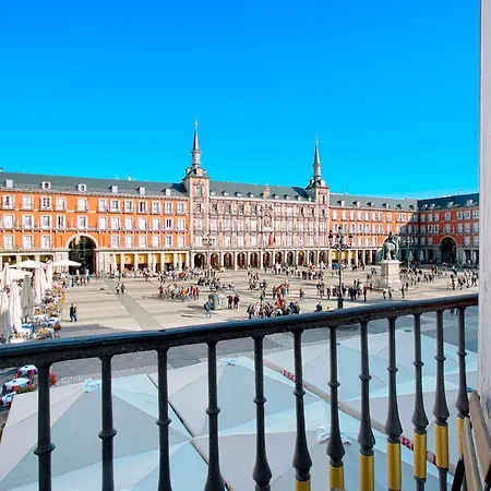 Genteel Plaza Mayor Madrid
