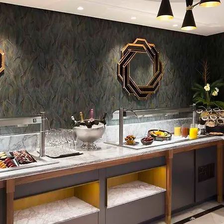 Doubletree By Hilton Madrid-prado 4*