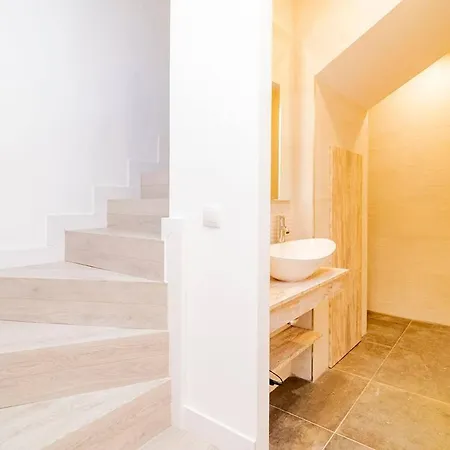 Marvelous Duplex 3 Bedrooms In La Latina By Batuecas