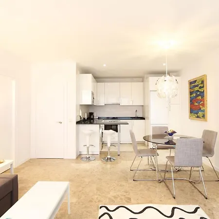 Urbantec Realty - Plaza De Colon Apartment Madrid
