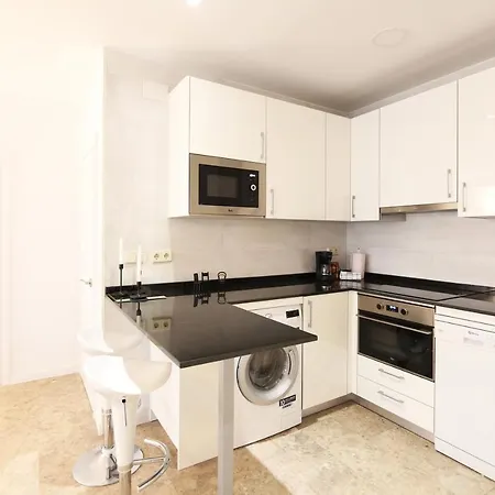 Urbantec Realty - Plaza De Colon Apartment