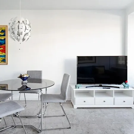Urbantec Realty - Plaza De Colon Apartment *