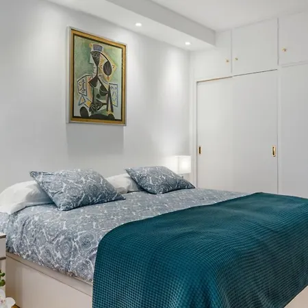 Urbantec Realty - Plaza De Colon Apartment Madrid