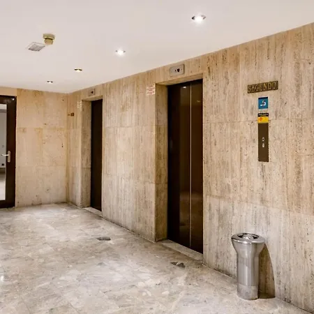 Urbantec Realty - Plaza De Colon * Madrid