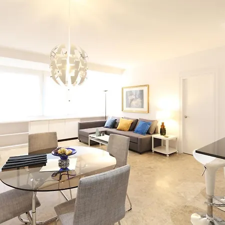 Apartment Urbantec Realty - Plaza De Colon *
