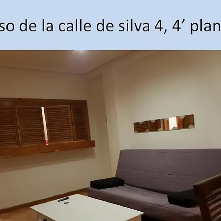 Y Estudio En La Calle Silva *