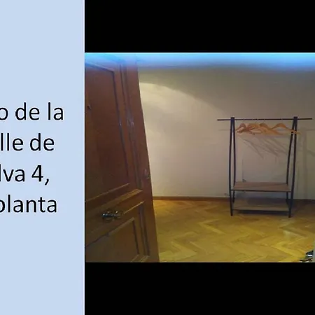 Y Estudio En La Calle Silva *