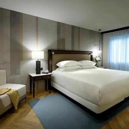 Hotel Hyatt Regency Hesperia 5*