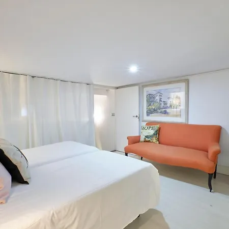Marogo La Latina Apartmán *