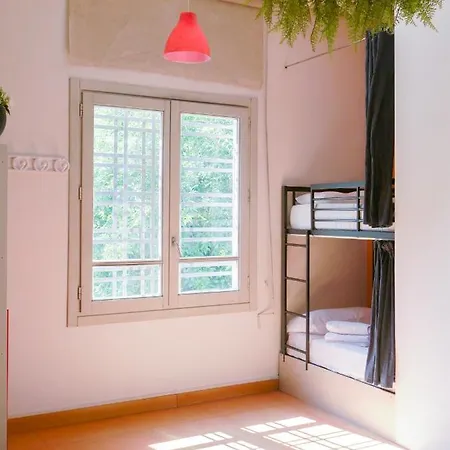 Urban Hostal