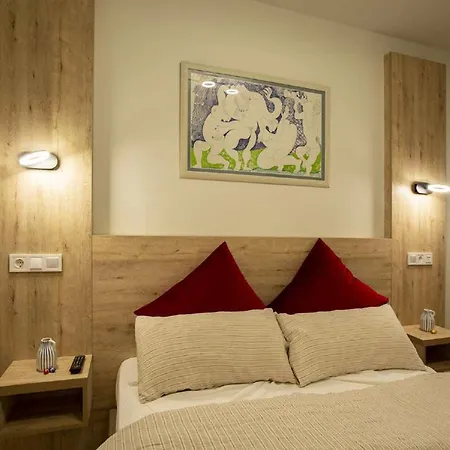 Goodrooms Apartment