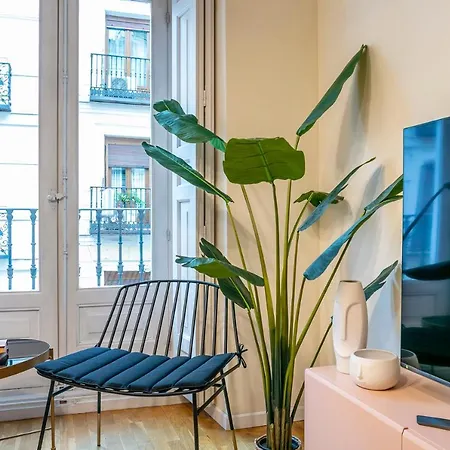 Luxury Belmont Puerta Del Sol Apartment *