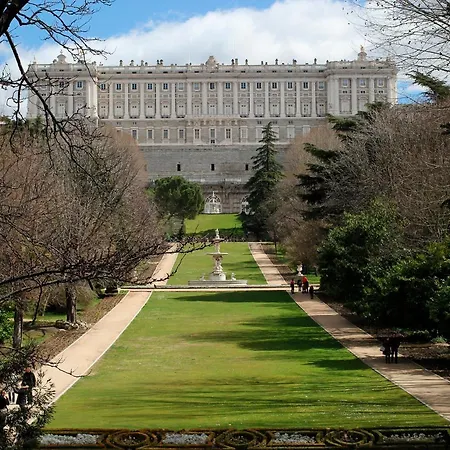 Hostel Petit La Latina (adults Only) *