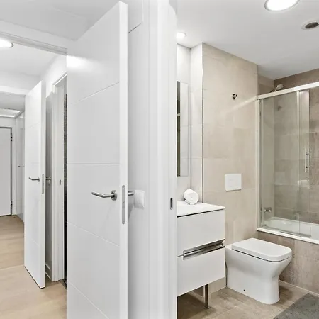 Apartment Stunning 2 Bedroom Near Adelfas *