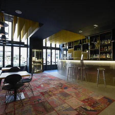 Hostal Bluesock *
