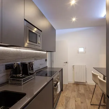 Apartment Gran Via V Calle Fuencarral 5br 5bh