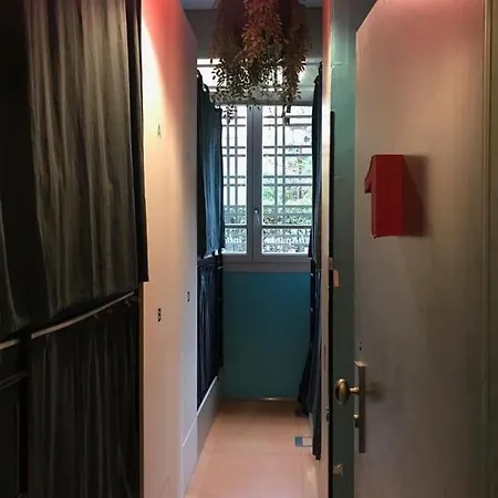 Urban Hostal *